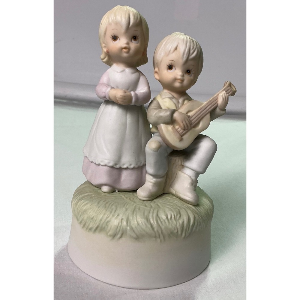 Vintage Lefton Christopher Collection 03000 Boy Girl Music Box